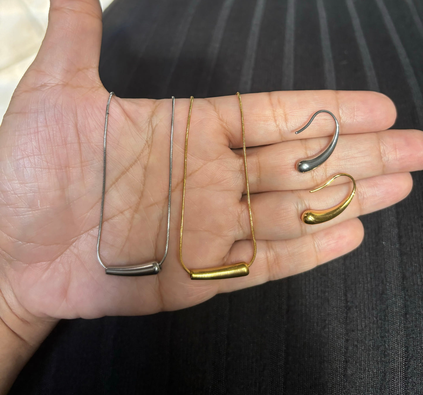 Dania Set (Necklace/Earrings)